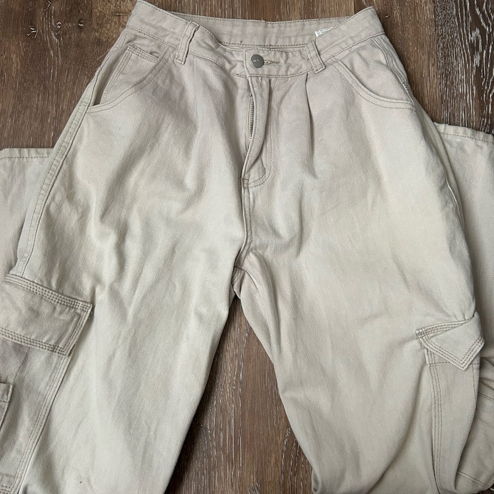 Khaki/Beige baggy cargo jeans